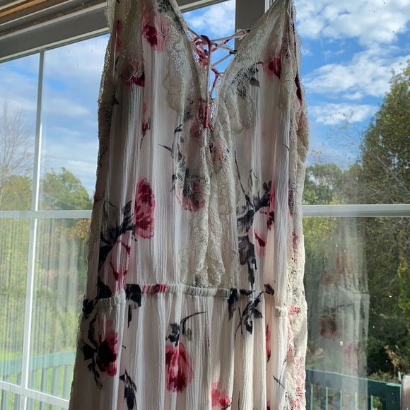 Kendal & Kylie white floral romper - Picture 2 of 8